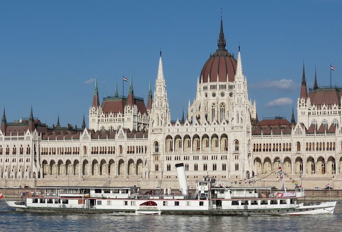 Schonbrunn Hungarian parliament 2102 EC.jpg