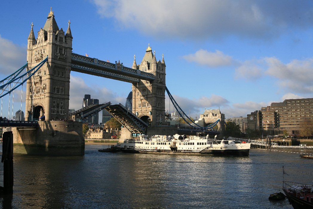 John May 1 Tower Bridge s.jpg